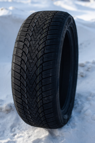 фото протектора и шины WINTERHAWKE I Шина ZMAX WINTERHAWKE I 205/45 R16 87V