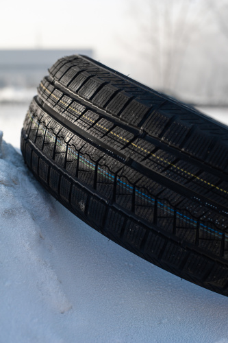 фото протектора и шины ICEPIONEER 868 Шина ZMAX ICEPIONEER 868 235/60 R17 102H